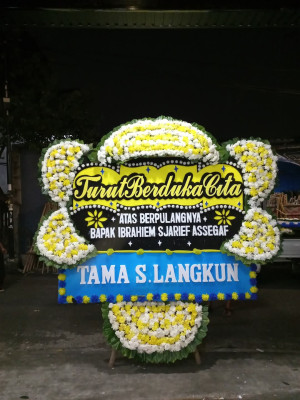 Papan Bunga Duka di Sintang